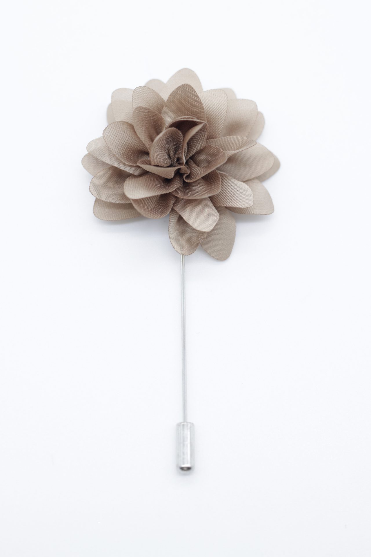 beige flower lapel pin dgrie 1