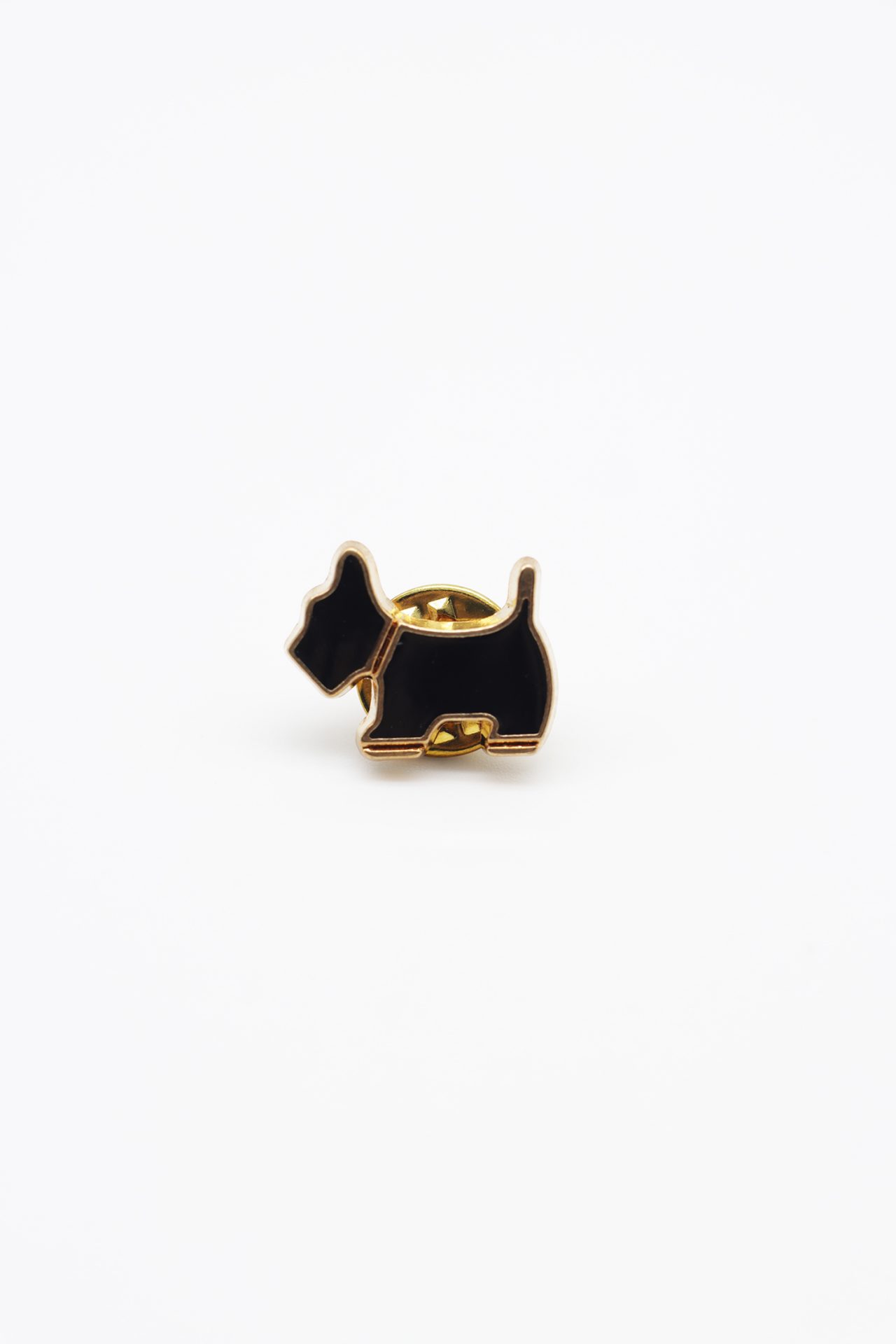 gold with black dog brooch dgrie