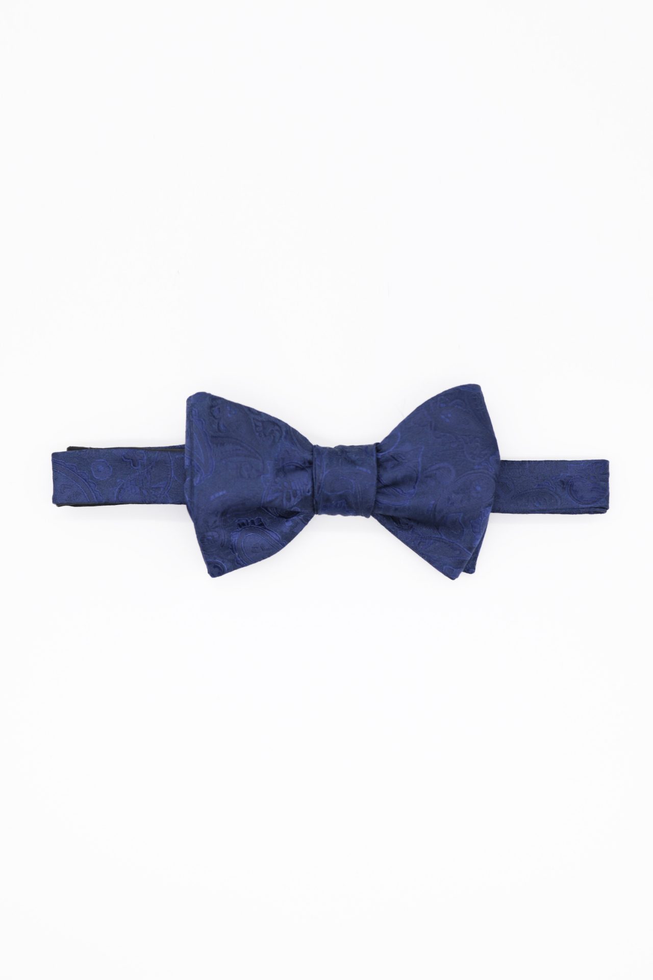 navy paisley bowtie dgrie